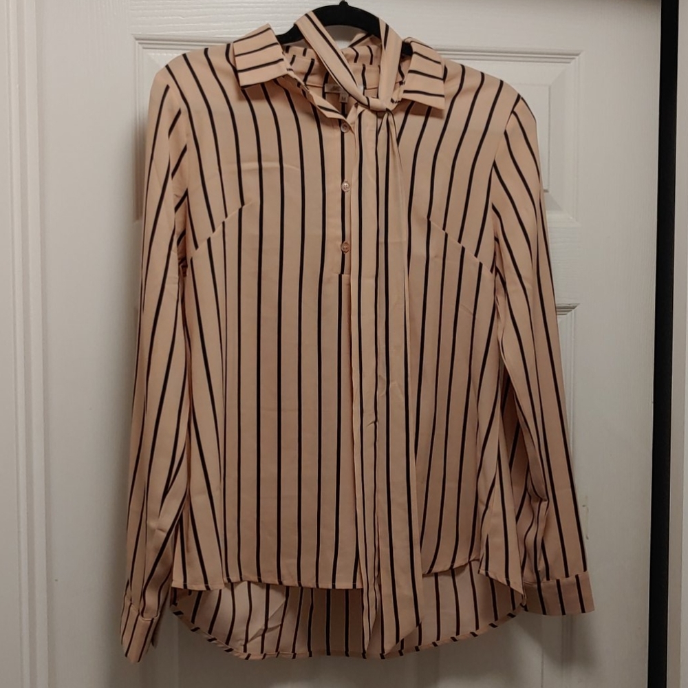 Long sleeve blouse with tie